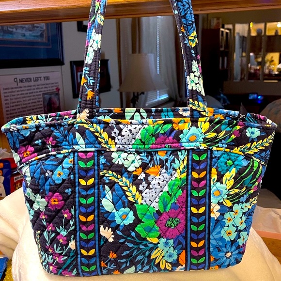 Vera Bradley Handbags - Vera Bradley LG Mandy Tote